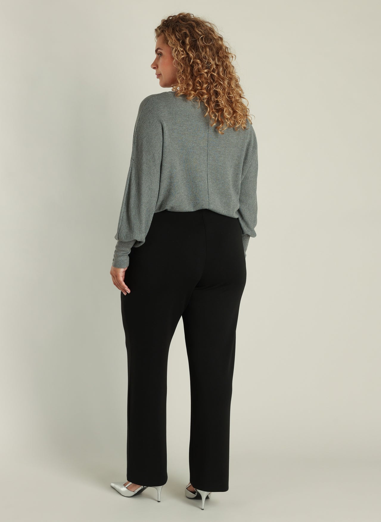 Selena Essential | Black