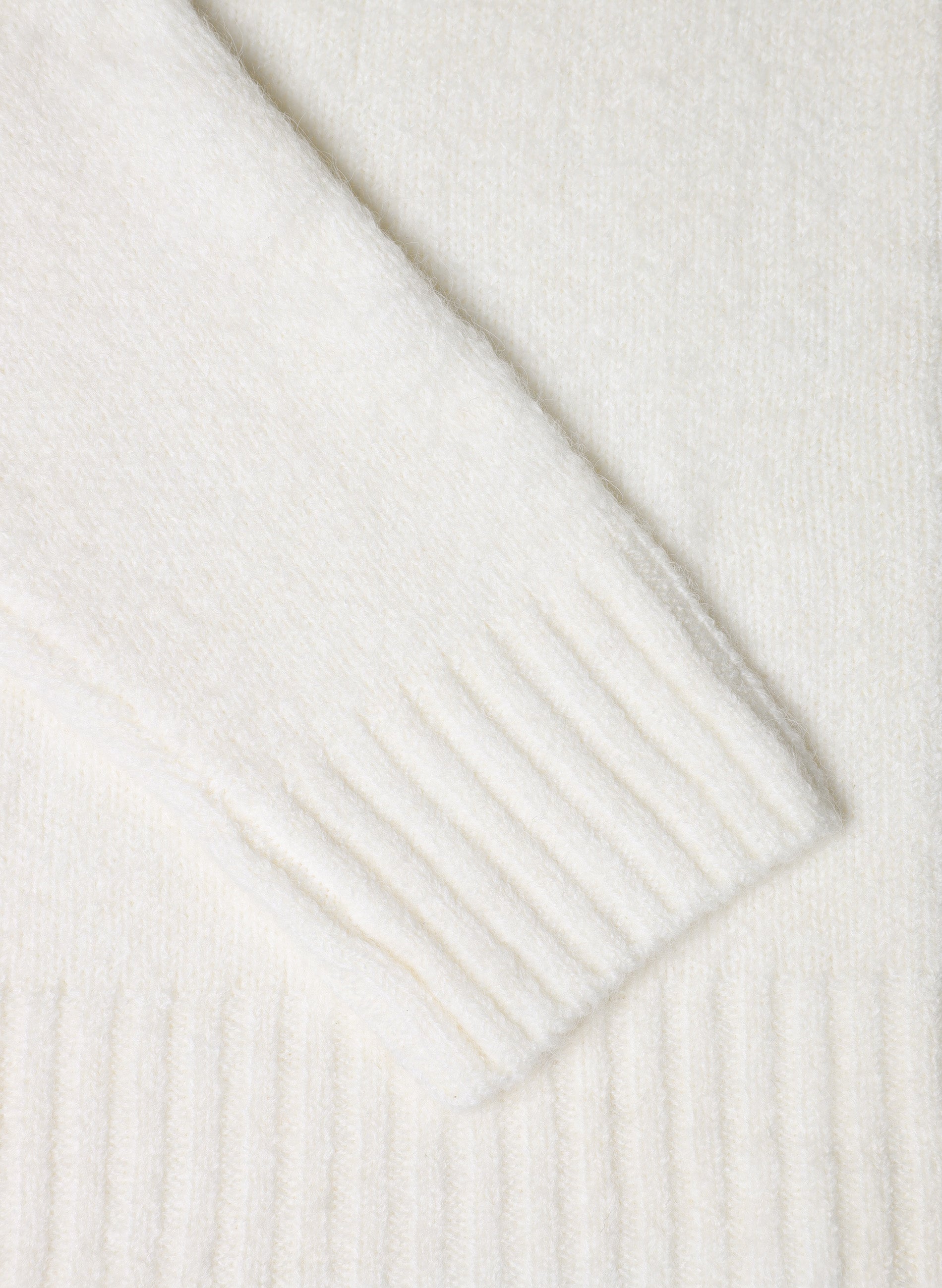 Haniya | Winter White