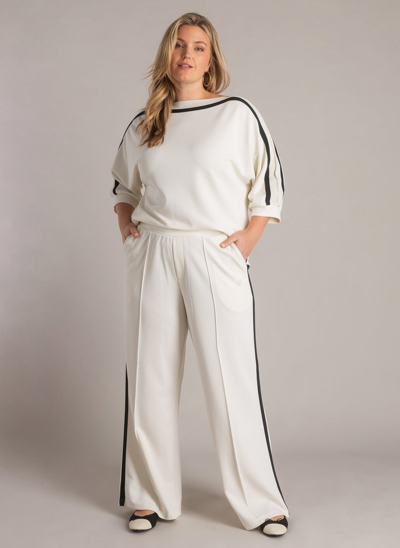 Jelisa | Antique White/Black