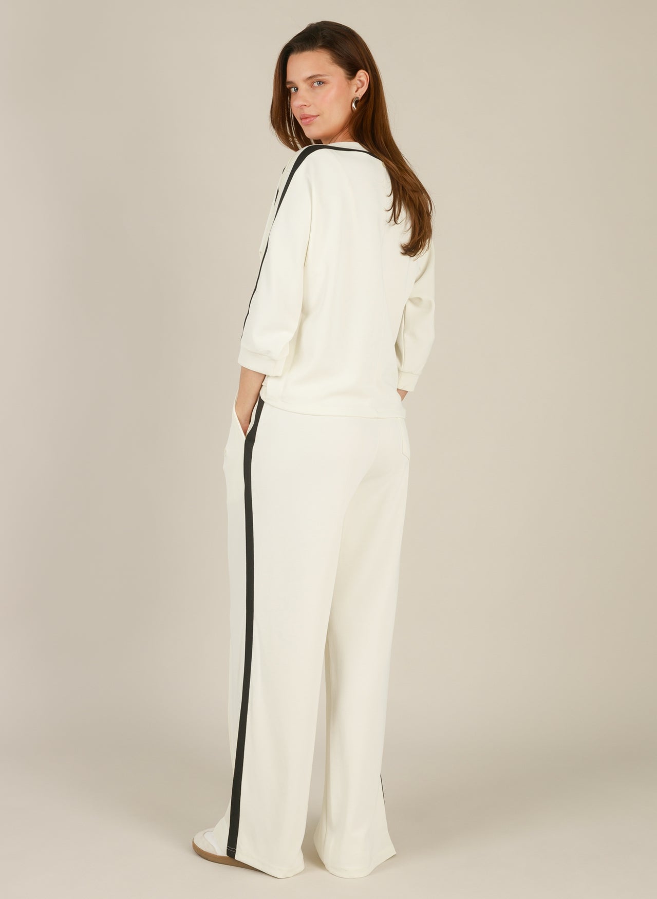 Ilma | Antique White/Black