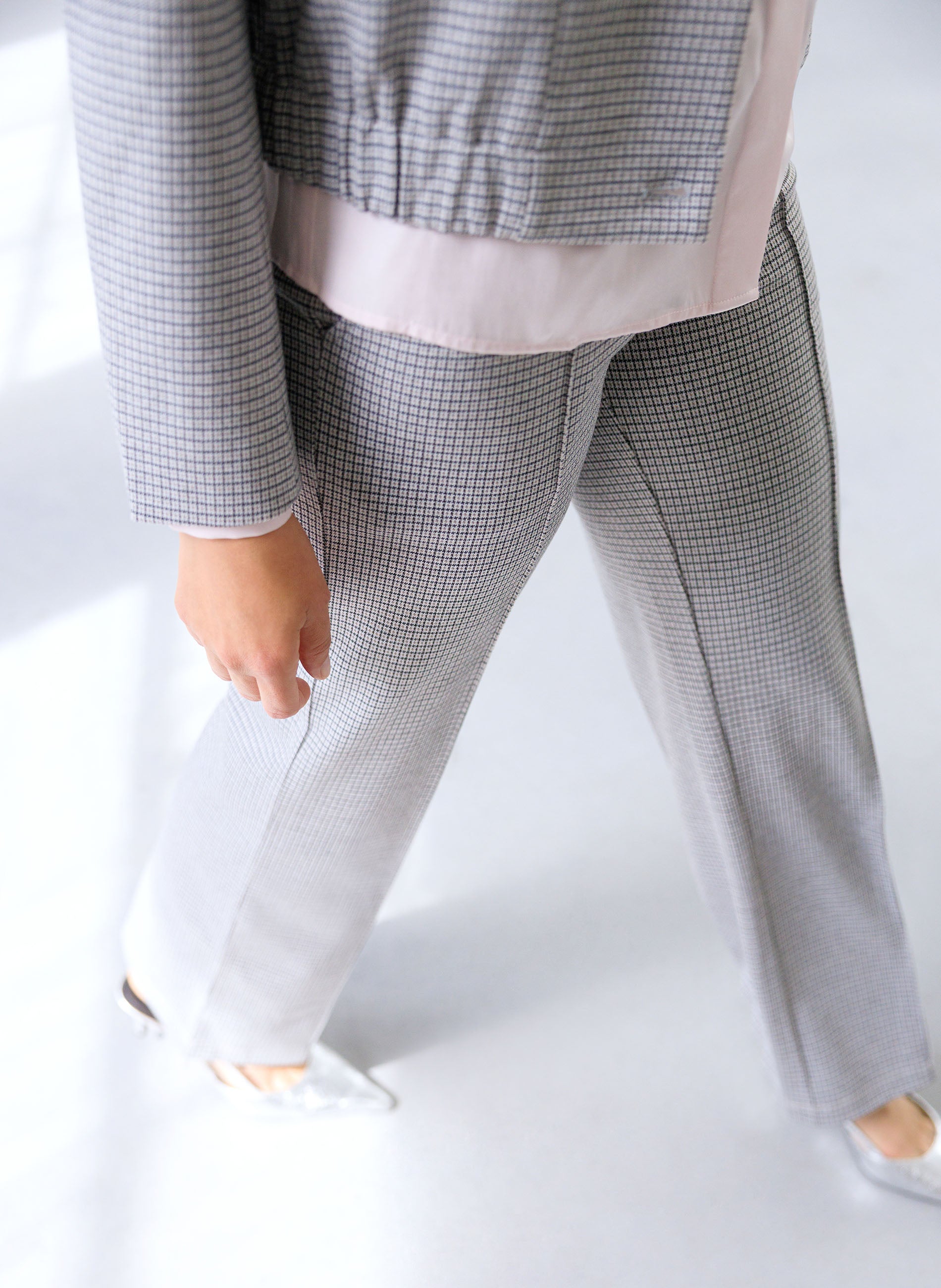 Nayla Essential | Light Grey/Multi col