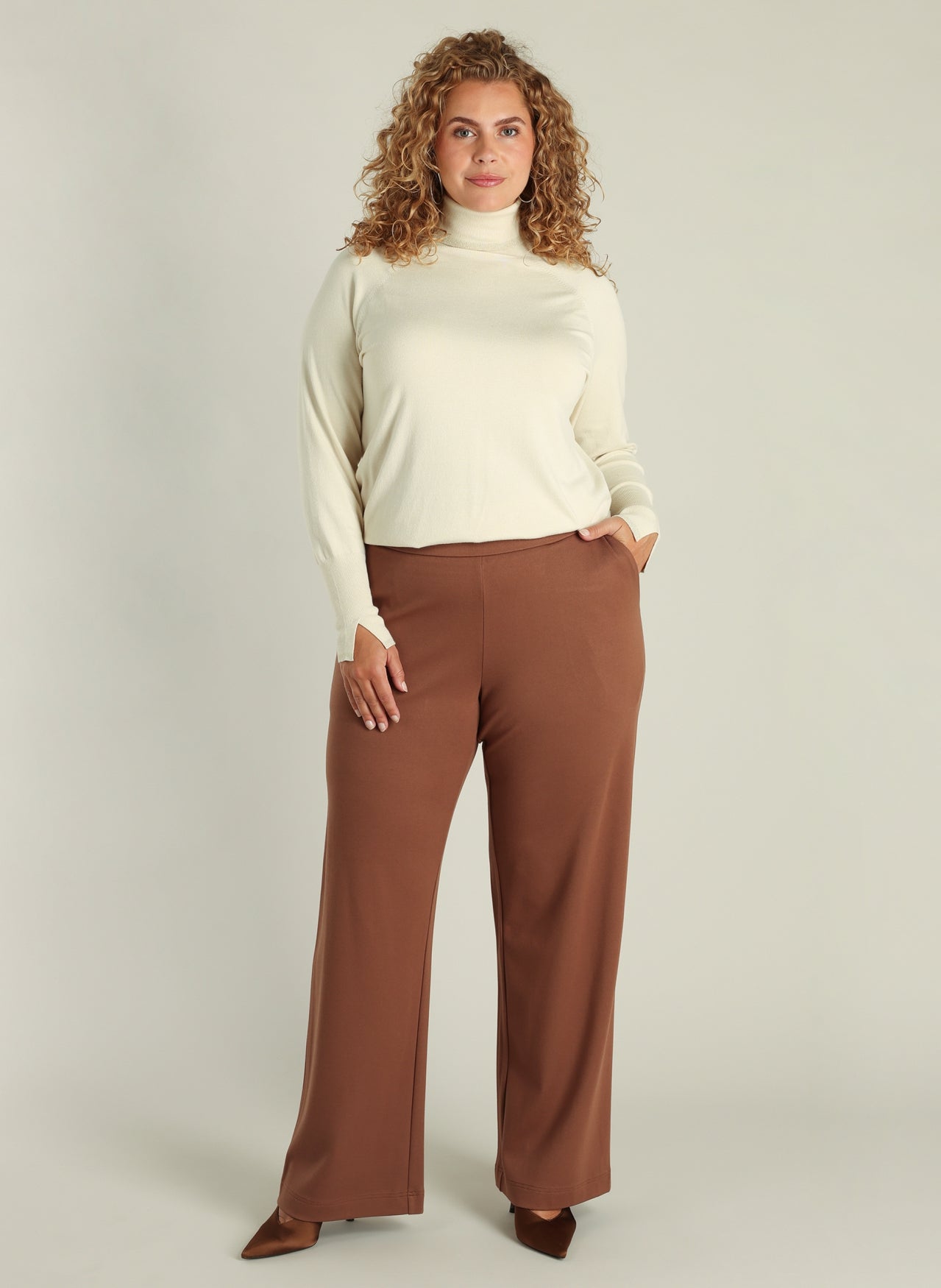 Nadeche Essential | Warm Taupe