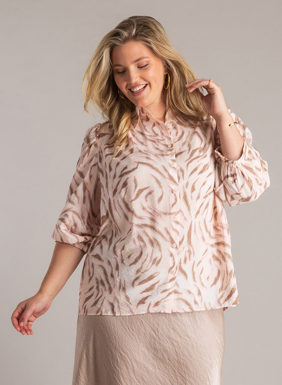 Vajenna Essential | Antique White/Multi