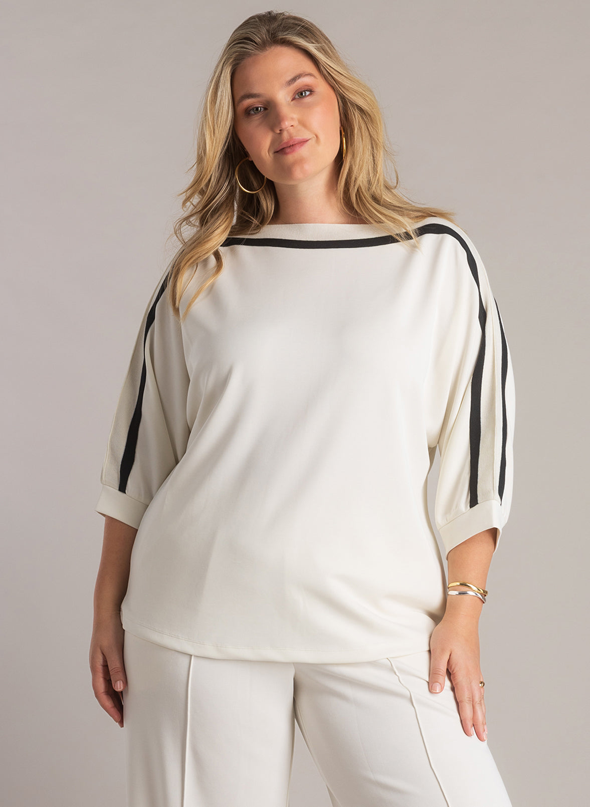 Joana | Antique White/Black