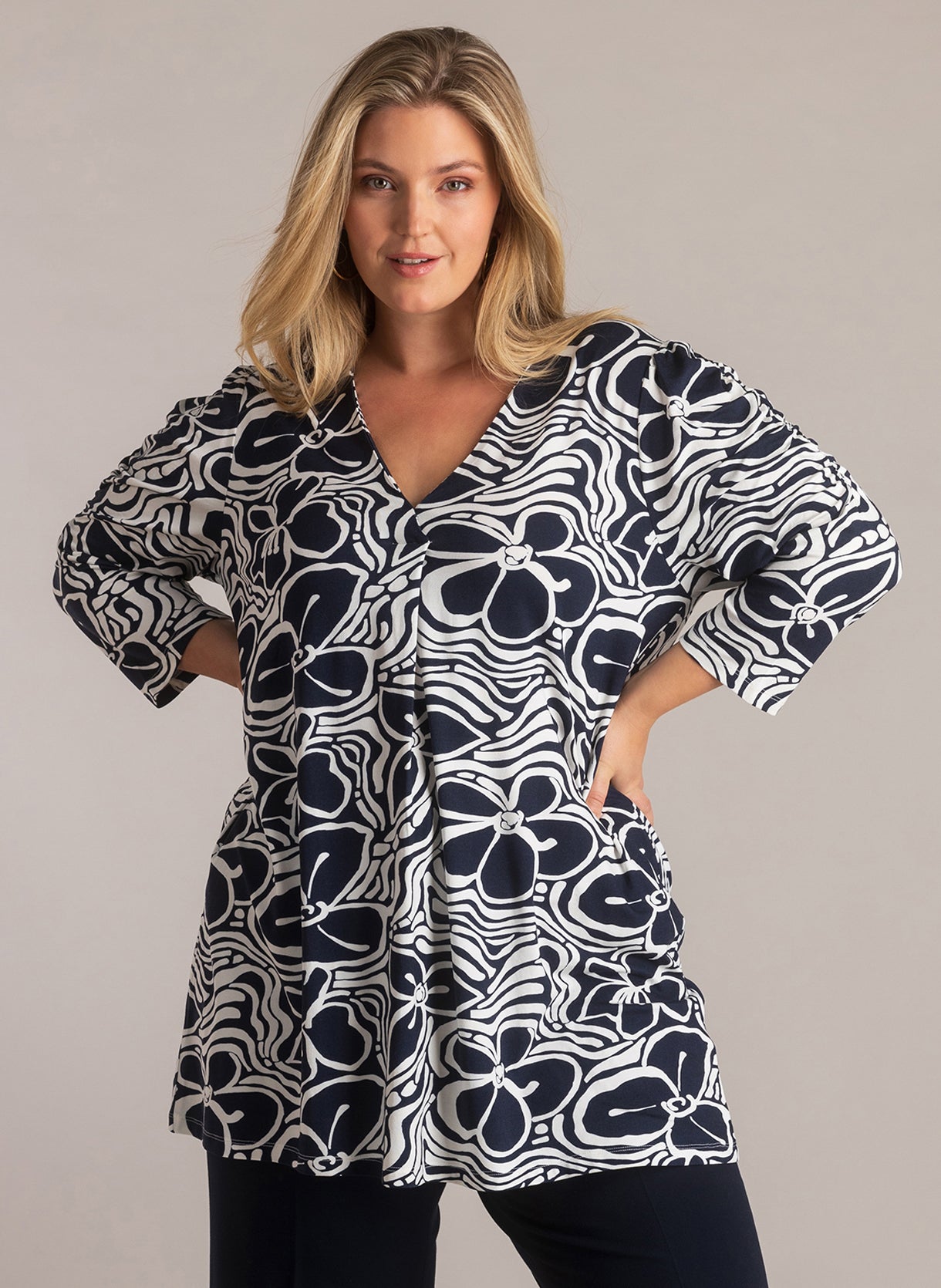 Jovita | Navy/Off White